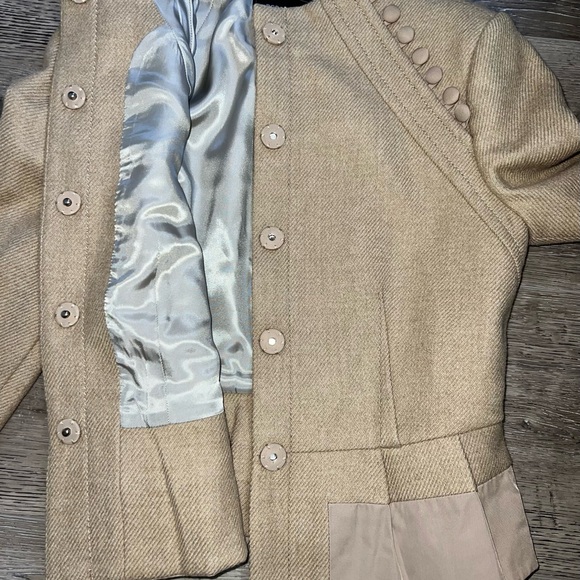 BCBG Max Azria Oatmeal Peplum Cropped Classy Professional Blazer Sz Small - Picture 14 of 15